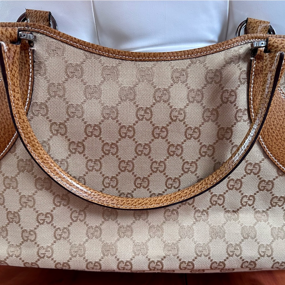 Authentic ** Gucci Monogram Medium Tote - image 2